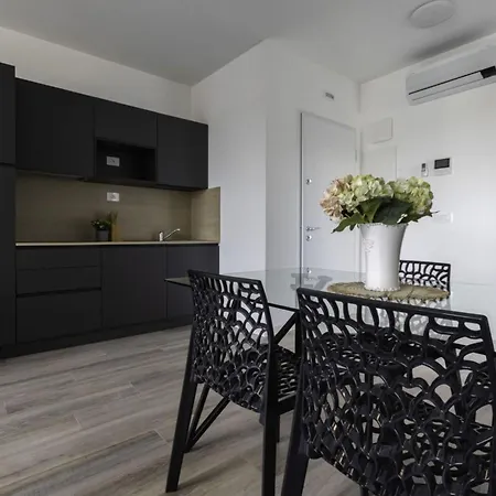 Enjoy Our With Terrace In ביביונה